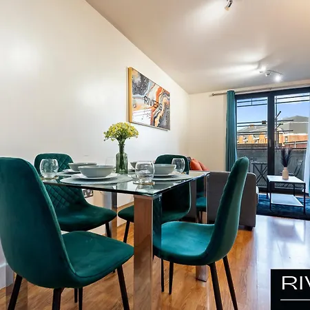 Cosy Apartment-city Centre-parking-sleeps 5 Apartment *